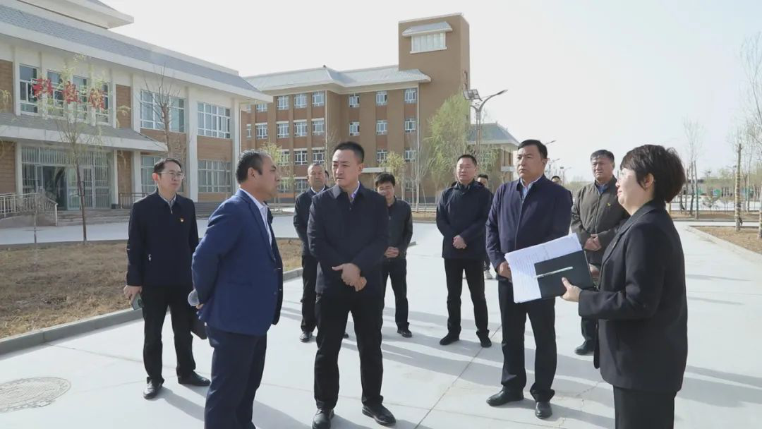 当前位置:>首页>/新闻中心>/今日尉犁>座谈会上,李中华听取了县教科局