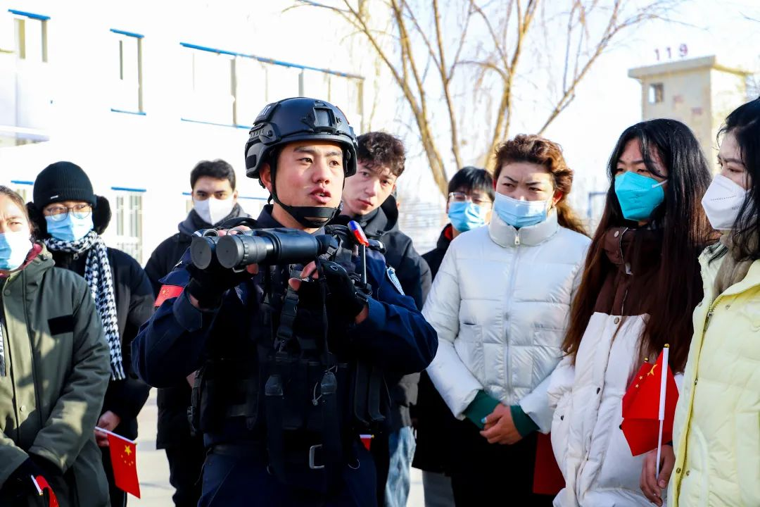 你好警察节尉犁县公安局开展警营开放日活动